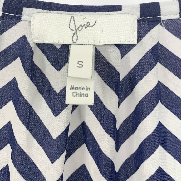 JOIE Womens Silk Blouse Size Small
Cream w/ a Navy Blue Chevron Stripe - Picture 3 of 6